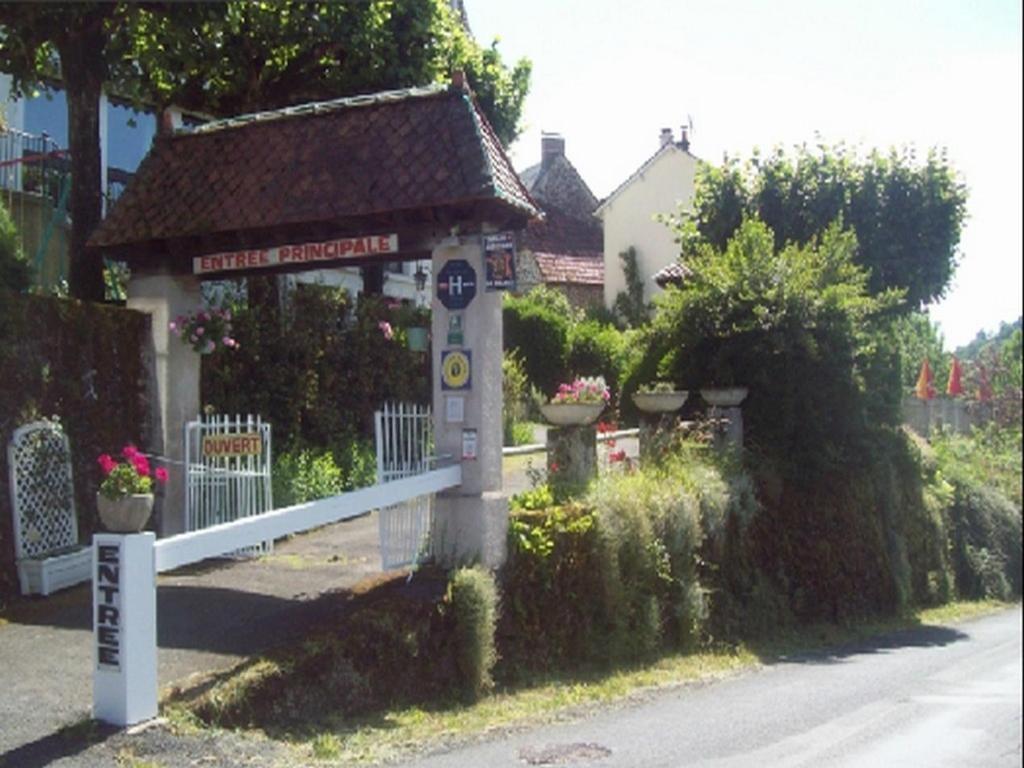 Logis Hotel Les Tilleuls Saint-Cirgues-de-Jordanne 외부 사진
