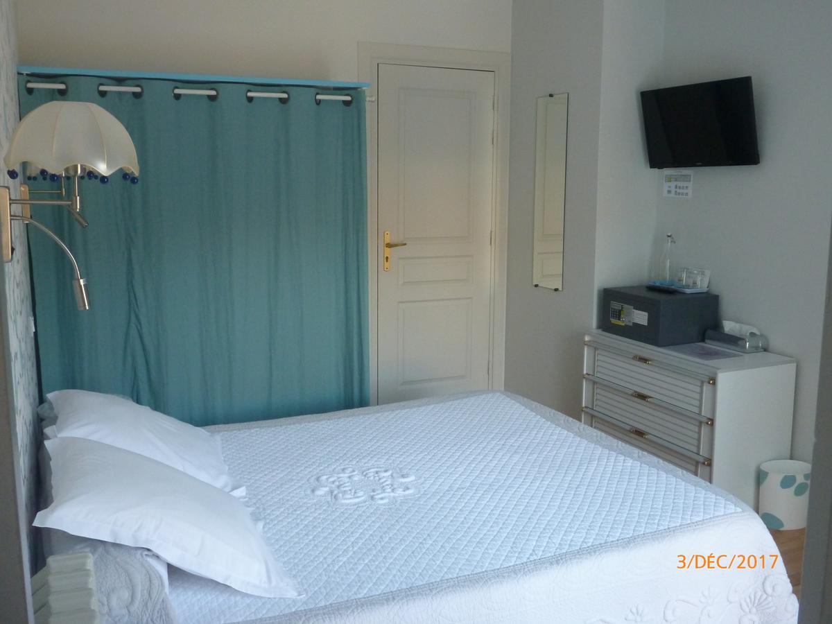 Logis Hotel Les Tilleuls Saint-Cirgues-de-Jordanne 객실 사진