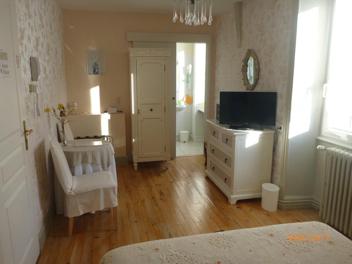 Logis Hotel Les Tilleuls Saint-Cirgues-de-Jordanne 외부 사진